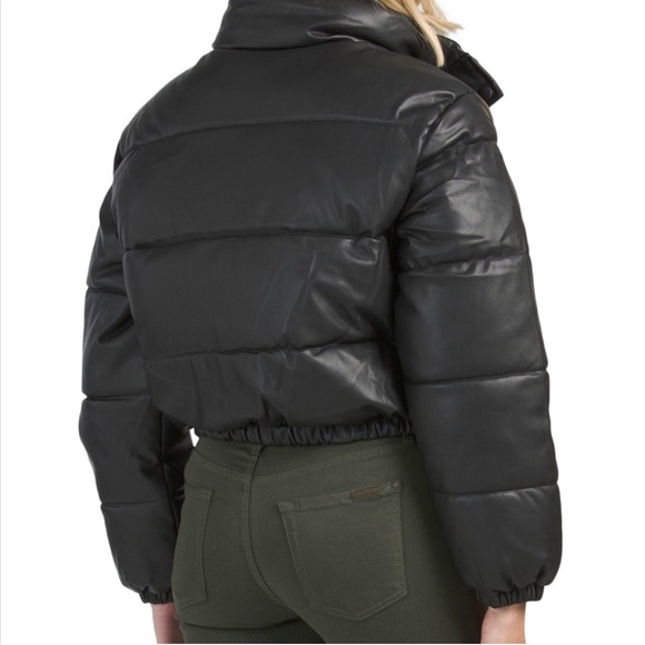 ASOS faux leather cropped puffer jacket women’s small like new - Picture 3 of 9